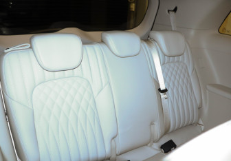 Подержанный автомобиль Voyah Dream 2023 года (21 фото)