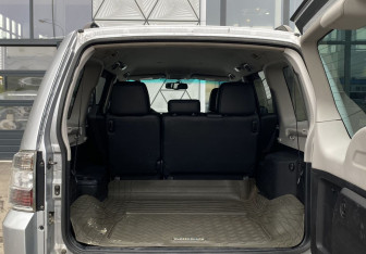 Подержанный автомобиль Mitsubishi Pajero 2011 года (10 фото)
