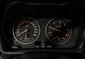 Подержанный автомобиль BMW X1 2017 года (13 фото)