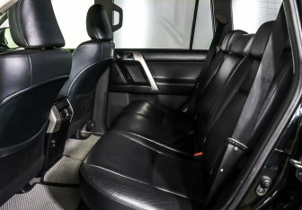 Подержанный автомобиль Toyota Land Cruiser Prado 2013 года (15 фото)