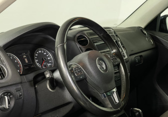 Подержанный автомобиль Volkswagen Tiguan 2011 года (13 фото)