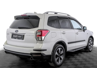 Подержанный автомобиль Subaru Forester Suv 2017 года (5 фото)