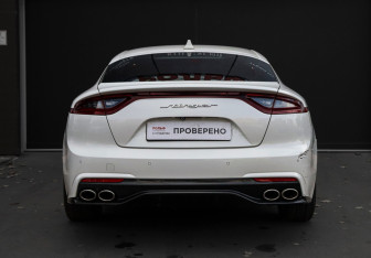 Подержанный автомобиль Kia Stinger 2018 года (6 фото)