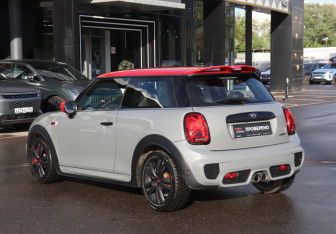 Подержанный автомобиль MINI Hatch 2019 года (7 фото)