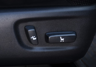 Подержанный автомобиль Toyota Land Cruiser Prado 2011 года (24 фото)