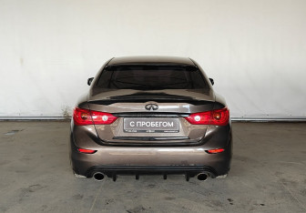 Подержанный автомобиль Infiniti Q50 2015 года (5 фото)