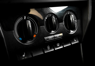 Подержанный автомобиль Skoda Rapid Liftback 2017 года (25 фото)