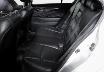 Подержанный автомобиль Infiniti Q50 2014 года (10 фото)