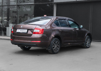 Подержанный автомобиль Skoda Octavia Liftback 2014 года (4 фото)