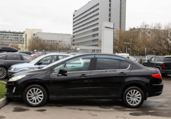 Подержанный автомобиль Peugeot 408 2013 года (6 фото)