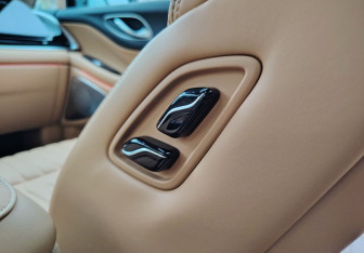 Подержанный автомобиль Voyah Dream 2024 года (19 фото)