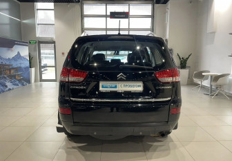Подержанный автомобиль Citroen C-Crosser 2011 года (5 фото)