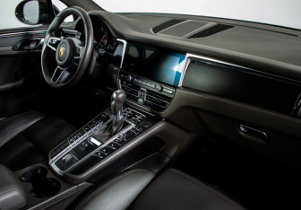 Подержанный автомобиль Porsche Macan 2020 года (10 фото)
