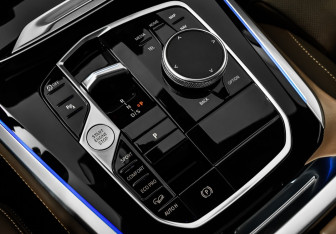 Подержанный автомобиль BMW X5 2024 года (19 фото)