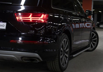 Подержанный автомобиль Audi Q7 2015 года (26 фото)