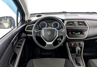 Подержанный автомобиль Suzuki SX4 Hatchback 2013 года (21 фото)