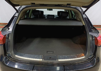 Подержанный автомобиль Infiniti QX70 2013 года (10 фото)