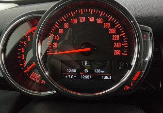 Подержанный автомобиль MINI Hatch 2020 года (12 фото)