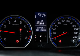 Подержанный автомобиль Honda CR-V 2011 года (11 фото)