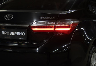 Подержанный автомобиль Toyota Corolla Sedan 2017 года (21 фото)
