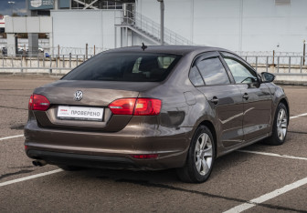Подержанный автомобиль Volkswagen Jetta Sedan 2011 года (5 фото)