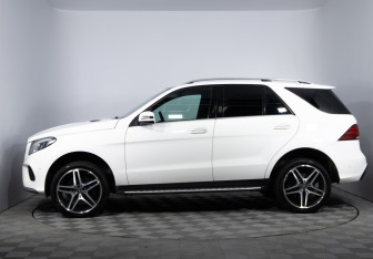 Подержанный автомобиль Mercedes-Benz GLE 2015 года (8 фото)