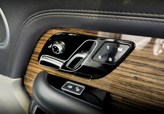 Подержанный автомобиль Land Rover Range Rover 2018 года (24 фото)