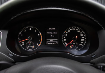 Подержанный автомобиль Volkswagen Jetta Sedan 2012 года (13 фото)