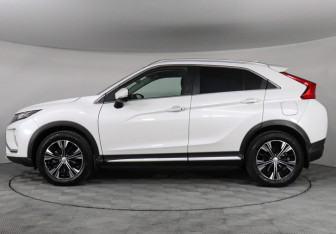 Подержанный автомобиль Mitsubishi Eclipse Cross 2022 года (8 фото)