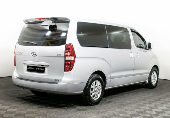 Подержанный автомобиль Hyundai Grand Starex 2010 года (5 фото)