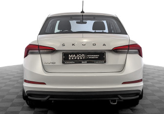 Подержанный автомобиль Skoda Rapid Liftback 2021 года (6 фото)