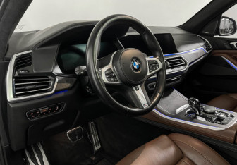 Подержанный автомобиль BMW X5 2020 года (12 фото)