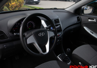 Подержанный автомобиль Hyundai Solaris Sedan 2011 года (10 фото)