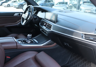 Подержанный автомобиль BMW X7 2020 года (9 фото)