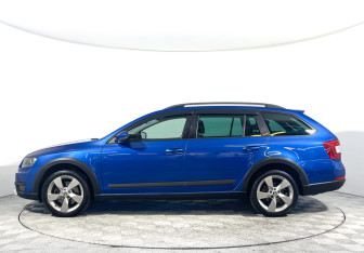 Подержанный автомобиль Skoda Octavia Wagon 2015 года (8 фото)