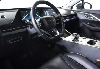 Подержанный автомобиль Omoda C5 2024 года (15 фото)
