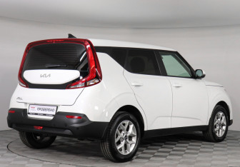 Подержанный автомобиль Kia Soul 2022 года (5 фото)