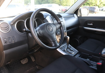 Подержанный автомобиль Suzuki Grand Vitara 2011 года (13 фото)