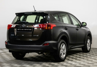 Подержанный автомобиль Toyota RAV4 2014 года (3 фото)