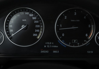 Подержанный автомобиль BMW X5 2014 года (13 фото)