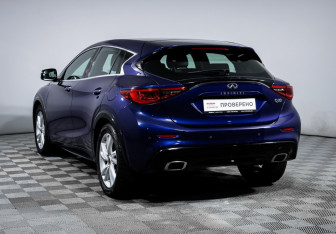 Подержанный автомобиль Infiniti Q30 2017 года (7 фото)
