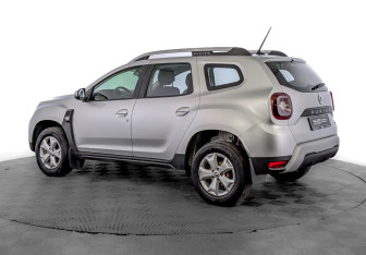 Подержанный автомобиль Renault Duster 2021 года (7 фото)
