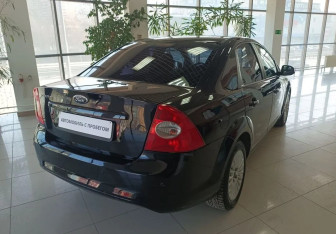 Подержанный автомобиль Ford Focus Sedan 2009 года (5 фото)