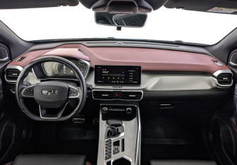 Подержанный автомобиль Geely Coolray 2023 года (14 фото)