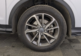 Подержанный автомобиль Geely Coolray 2023 года (12 фото)