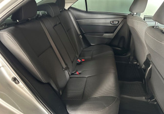 Подержанный автомобиль Toyota Corolla Sedan 2013 года (17 фото)