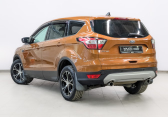 Подержанный автомобиль Ford Kuga 2017 года (7 фото)
