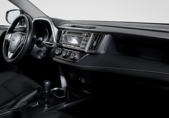 Подержанный автомобиль Toyota RAV4 2017 года (9 фото)