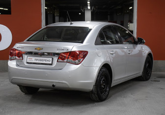 Подержанный автомобиль Chevrolet Cruze Sedan 2011 года (5 фото)