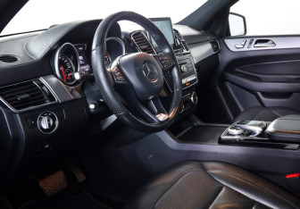 Подержанный автомобиль Mercedes-Benz GLE 2015 года (16 фото)